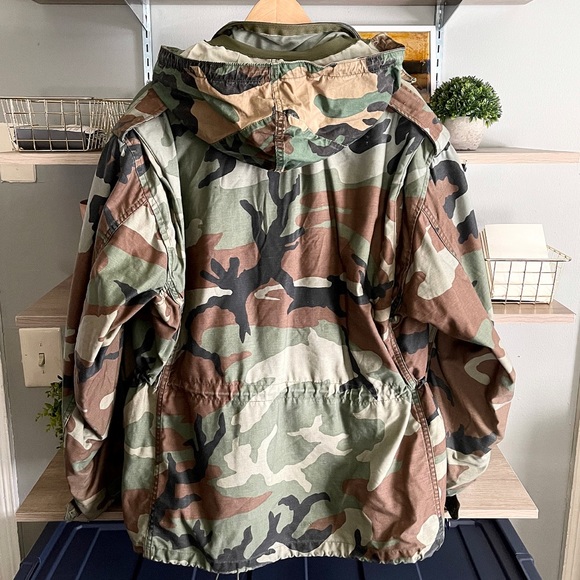📦SOLD📦Men’s Camo Authentic Field Coat size M Distressed Camo coat - Picture 2 of 7